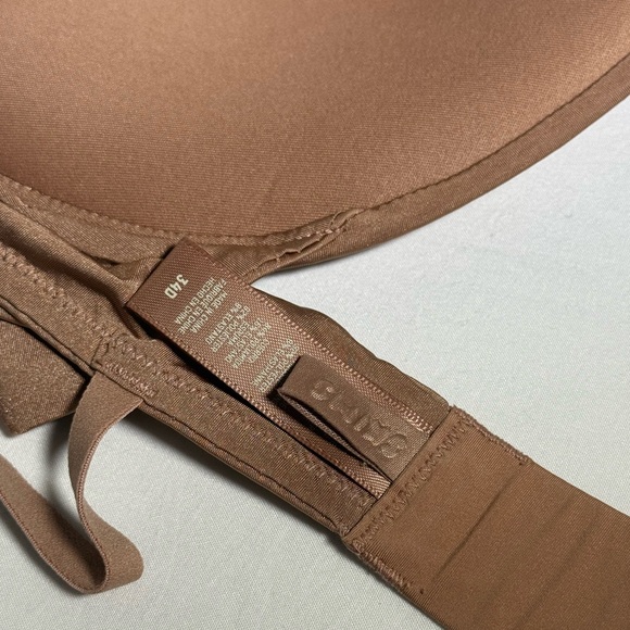 SKIMS Nude Satin Wireless Bra 34D Like New No Underwire Nude Lingerie - Picture 6 of 8